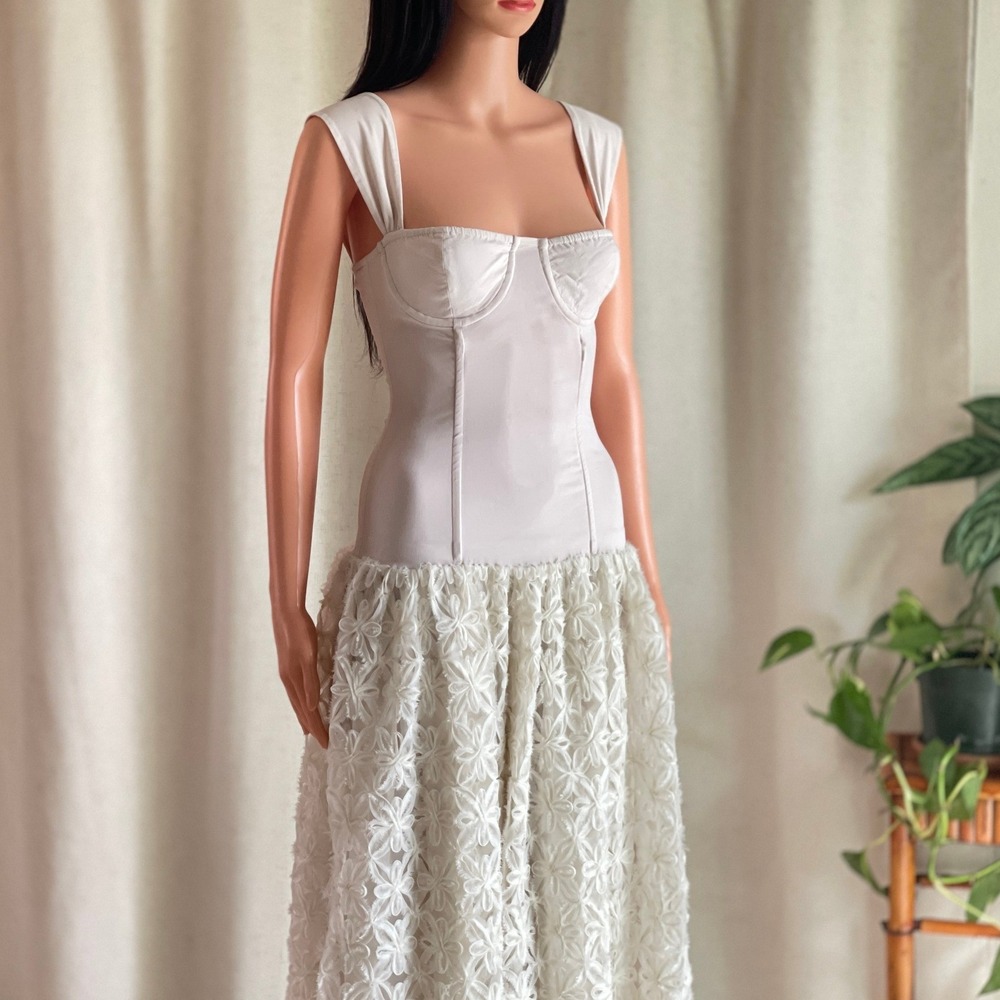NWOT WeWoreWhat Corset Midi Dress Cream 3D Floral Drop Waist Bustier Bridal Sz 4